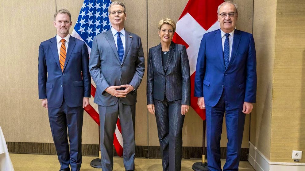 After this meeting in Geneva on 9 May, Switzerland believed it was close to reaching its goal and spread optimism that a customs deal with the USA that would be advantageous for Switzerland was within reach: US Trade Representative Jamieson Greer, US Treasury Secretary Scott Bessent, President Karin Keller-Sutter and Vice President Guy Parmelin (from left to right).