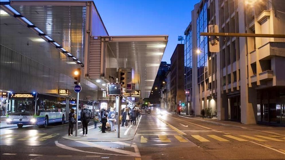 Si cercano ancora testimoni. Pestaggio in Pensilina a Lugano, arrestato un quarto minorenne