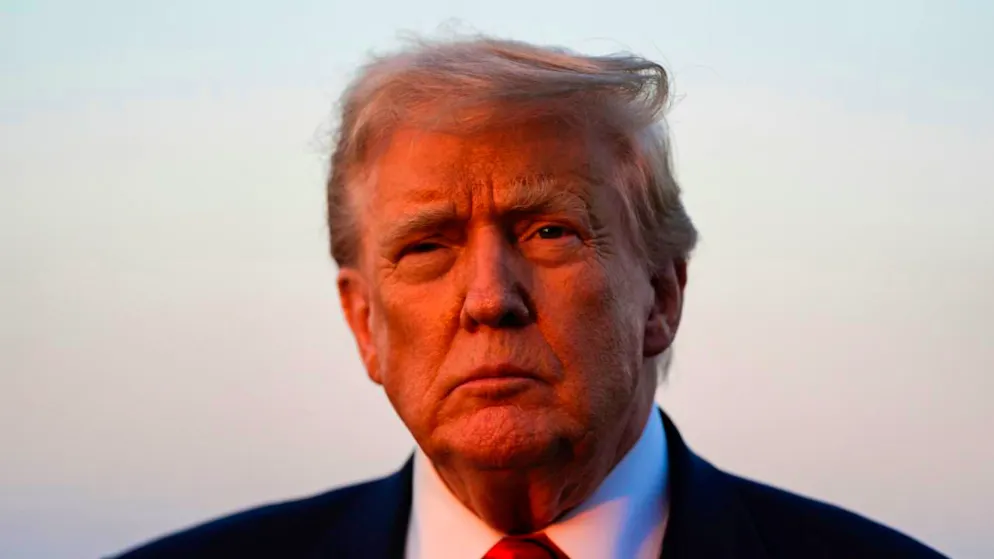 US-Präsident Donald Trump spricht mit Reportern. Foto: Julia Demaree Nikhinson/AP/dpa