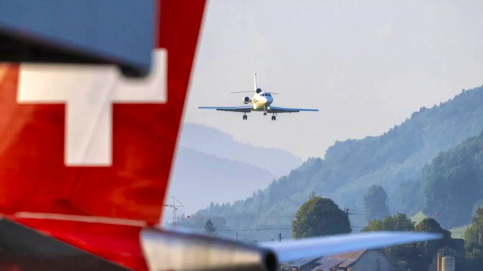 The Federal Council jet carrying President Karin Keller-Sutter and Federal Councillor Guy Parmelin landed in Bern on Thursday morning. The two Federal Councillors had been in Washington with a small delegation to avert the high tariffs for Switzerland. However, these came into force on Thursday.