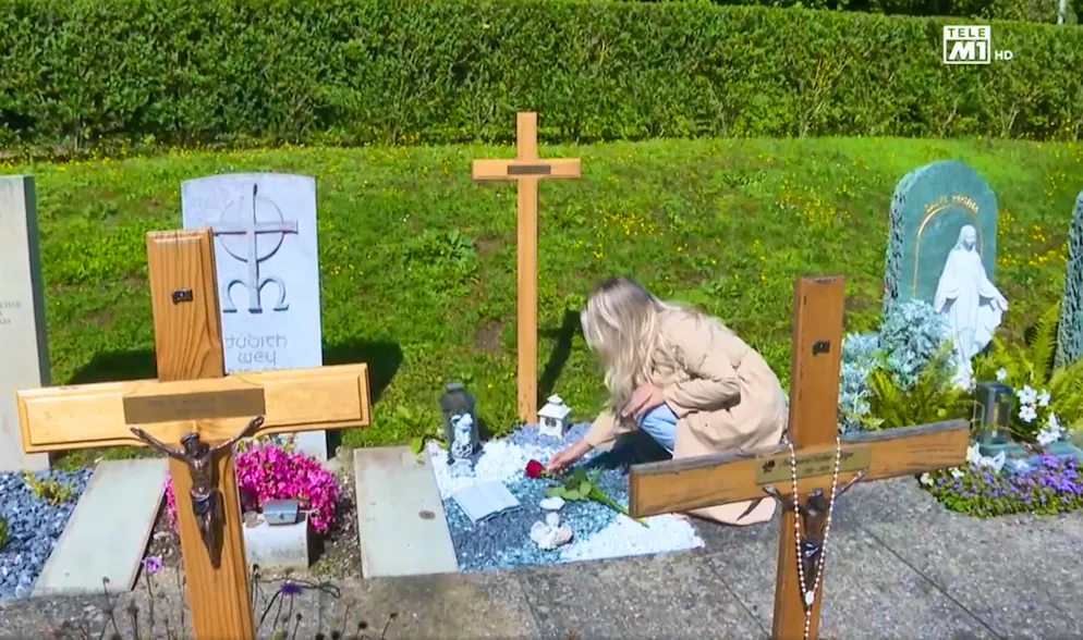 Instead of the self-designed gravestone, a wooden cross now adorns the grave in Villmergen AG.