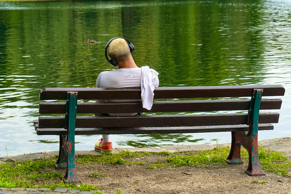 Men have smaller and smaller circles of friends.
