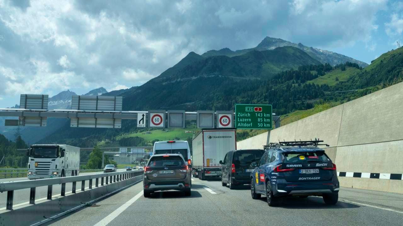 Strassenverkehr. Rückreiseverkehr sorgt für langen Stau vor Gotthard-Südportal