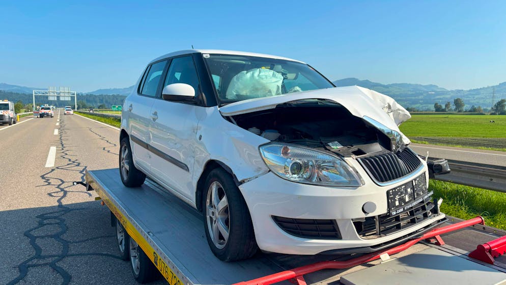Benken SG. Heftige Kollision auf Pannenstreifen – 5 Personen teils schwer verletzt