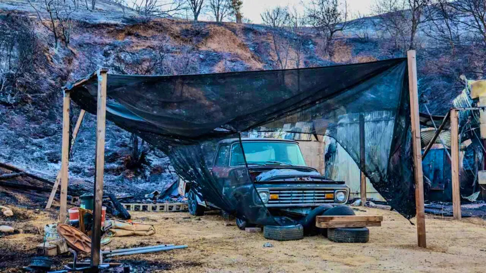 An almost intact truck stands in the middle of burnt terrain in the Lake Piru area. The Canyon Fire near Highway 126 and High Way 5 has damaged many properties. Photo: Amy Katz/ZUMA Press Wire/dpa