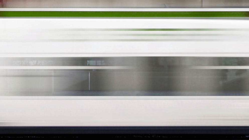 «Das endet meistens tödlich». Mann springt in St. Pölten auf fahrenden Schnellzug