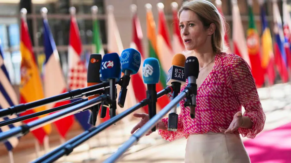 ARCHIV - Die Chefin der Außenpolitik der Europäischen Union, Kaja Kallas, spricht zu Medienvertretern vor einem Treffen der EU-Verteidigungsminister im Gebäude des Europäischen Rates in Brüssel. Foto: Virginia Mayo/AP/dpa