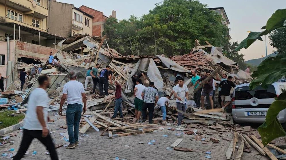 Diverse scosse di assestamento. Turchia colpita da un sisma di magnitudo 6.1, avvertito anche a Istanbul e Smirne