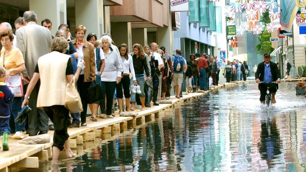 Hochwasser von 2005 führte zu einem Umdenken - Gallery. Teile der Stadt Luzern standen 2005 unter Wasser. (Archivaufnahme)