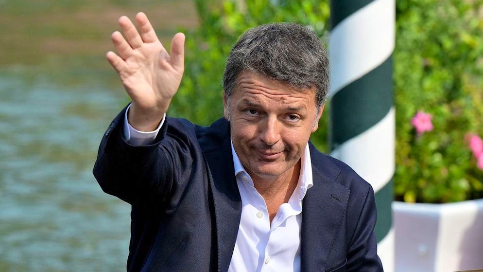 Italia come «Corea del Nord». Renzi critica Urso per una gaffe linguistica, ma anche la Meloni: «Tira a campare»