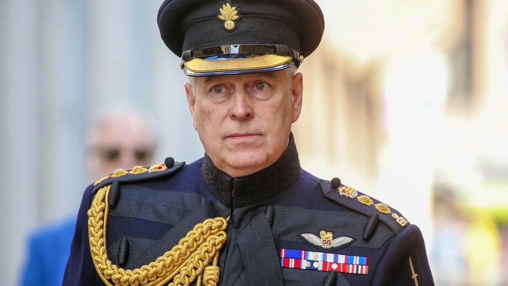 Fatal meeting because of Andrew. When William speaks, there's a big bang at the royal palace