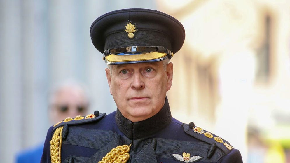 Andrew hat am vergangenen Freitag alle seine royalen Titel abgelegt, bleibt als zweitältester Sohn der verstorbenen Queen Elizabeth II. allerdings ein Prinz. Das ist ein Geburtsrecht.