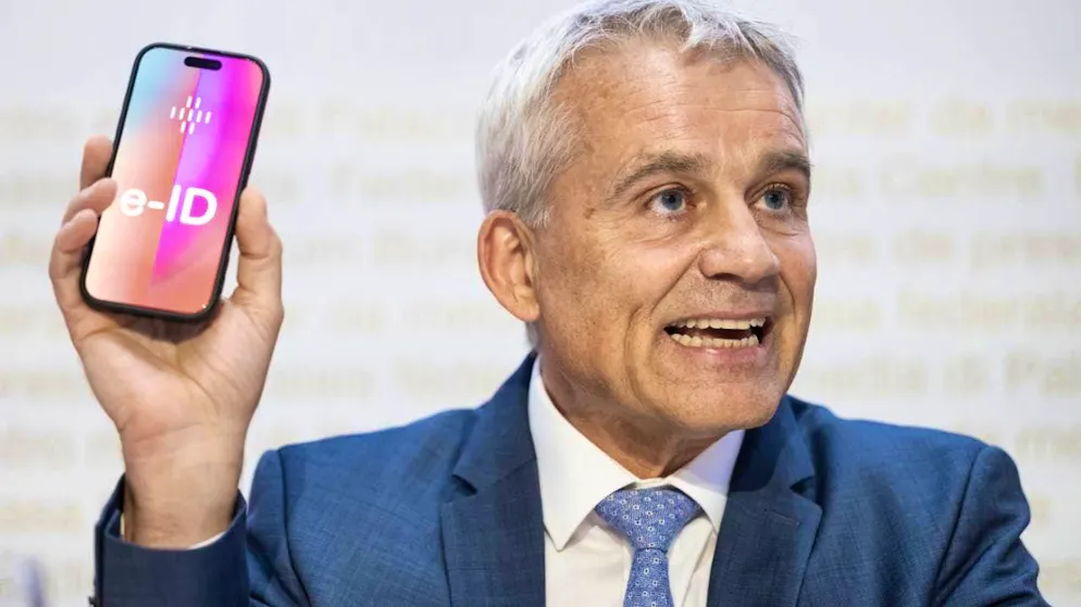 "A modern, trustworthy and secure digital ID card": Justice Minister Beat Jans presents the arguments for the introduction of the E-ID to the media.