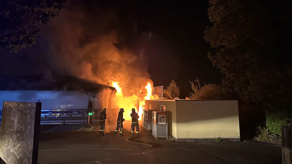 Migrolino und Lastwagen brannten. Aargauer Polizei nimmt mutmasslichen Brandstifter fest
