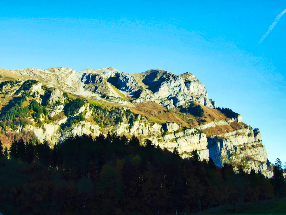 Around 80 cubic meters of rock have to be blasted away on the Wiggis in the canton of Glarus.