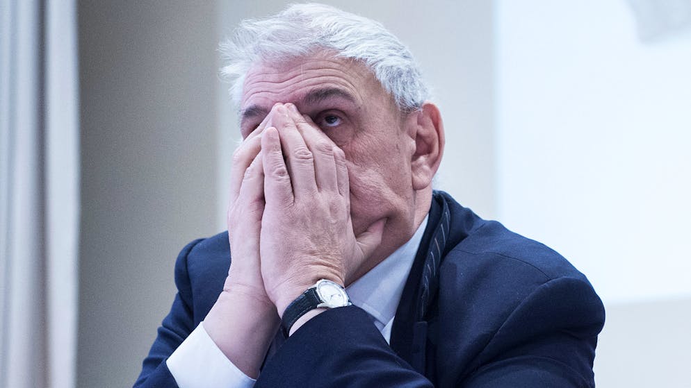 Oups, la bourde. Daniel Brélaz tente une manoeuvre risquée et démolit sa voiture !