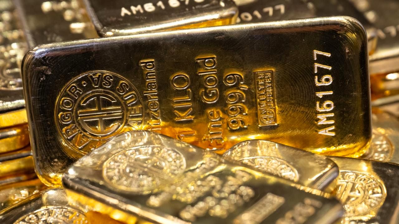 Precious metal. Gold price stabilizes - no US tariffs on gold