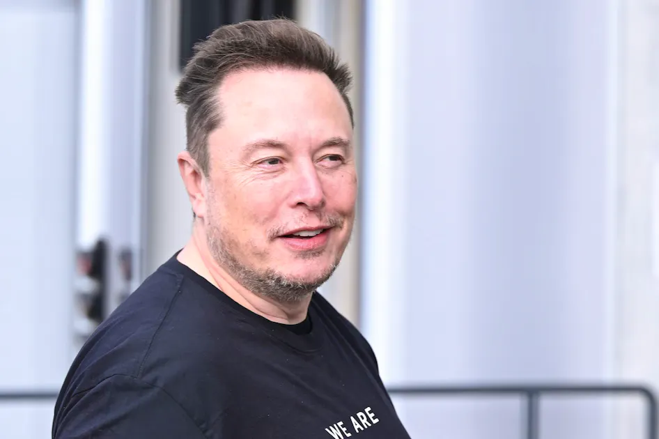 人工知能：Elon Muskは、競争のゆがみのための訴訟でAppleを脅します