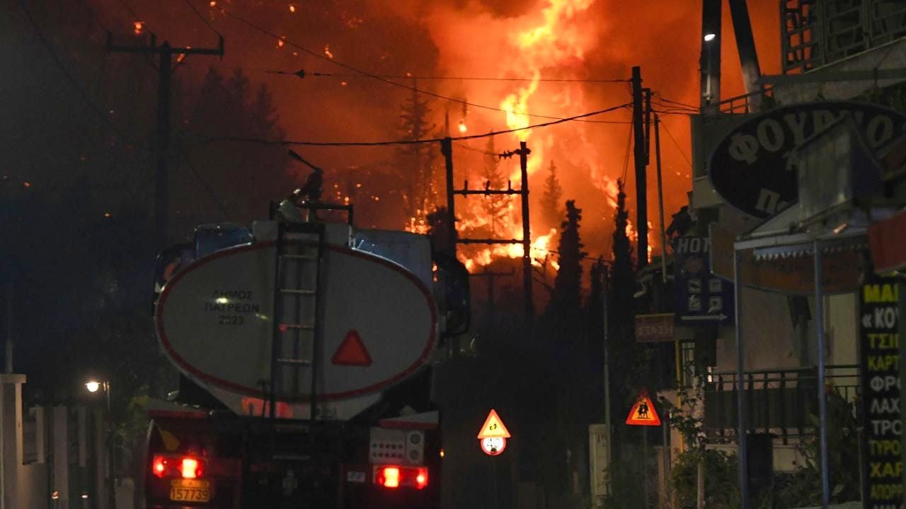 Greece battles dozens of fires - fire department at the limit