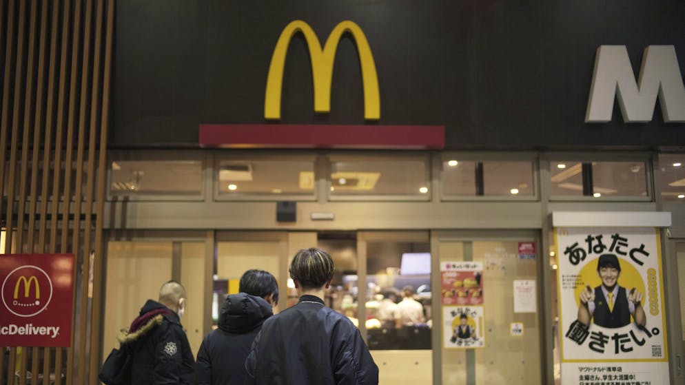 Tutto per delle figurine. Isteria Pokémon in Giappone, presi d'assalto i Mcdonald's