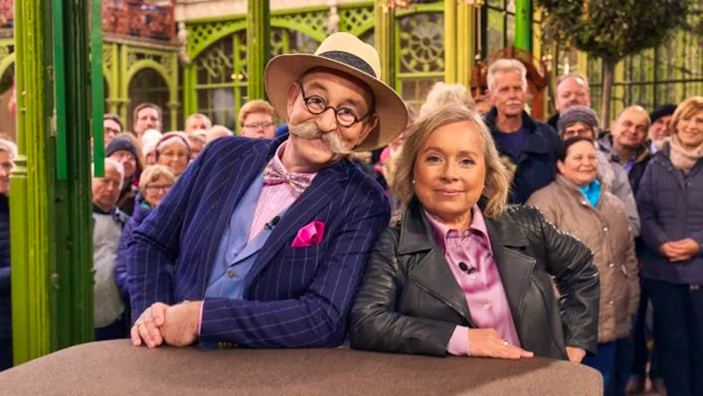 Horst Lichter together with actress Christine Urspruch in his ZDF flea market show.