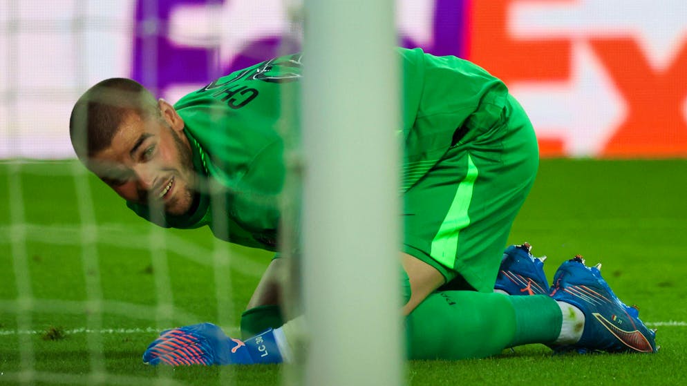 «Enrique sollte die Trainerlizenz verlieren». Donnarumma-Erbe Chevalier patzt gegen Tottenham und sorgt im Netz für Lacher