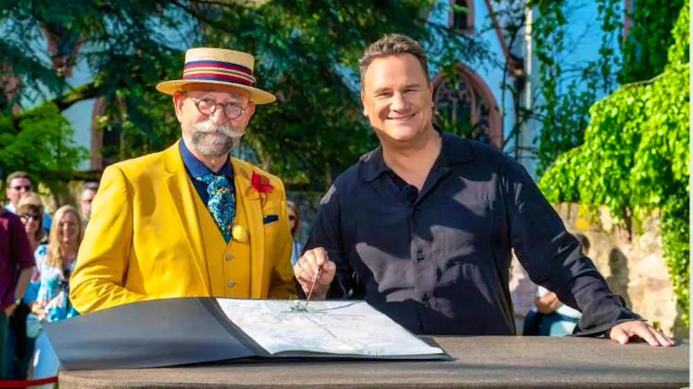 Presenter Horst Lichter together with fashion designer Guido Maria Kretschmer.