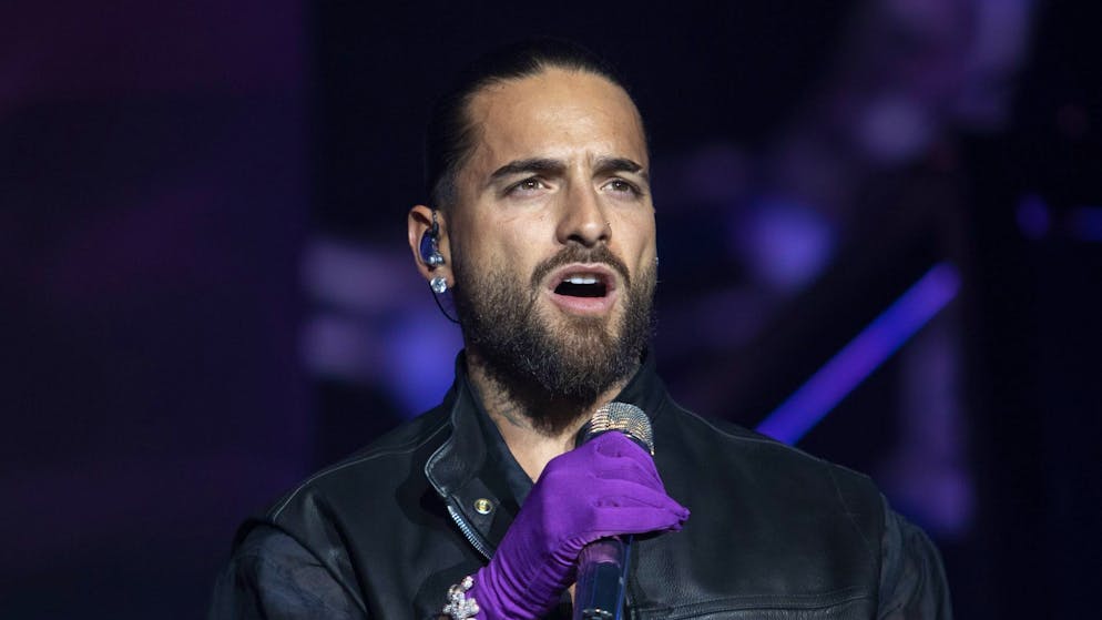 Guarda il video. La popstar Maluma interrompe il concerto per rimproverare una madre: «È da irresponsabile»