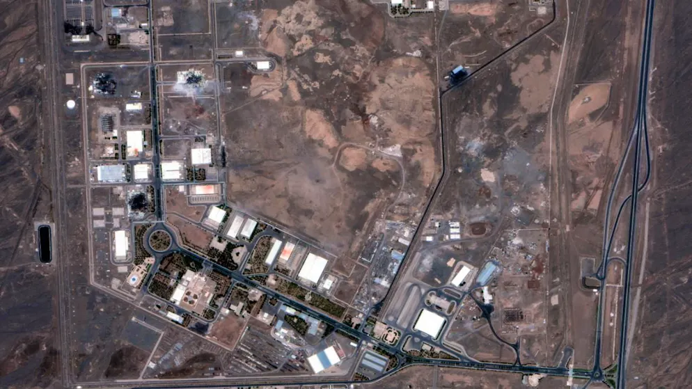 I tre paesi sono pronti a ripristinare le sanzioni se l'Iran non riprende i negoziati sul suo programma nucleare. Nella foto il sito di Natanz dopo l'attacco americano di giugno.
