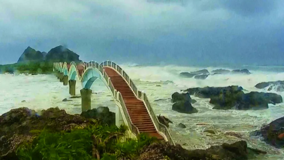 Typhoon "Podul" headed for Taiwan with wind gusts of up to 178 kilometers per hour.
