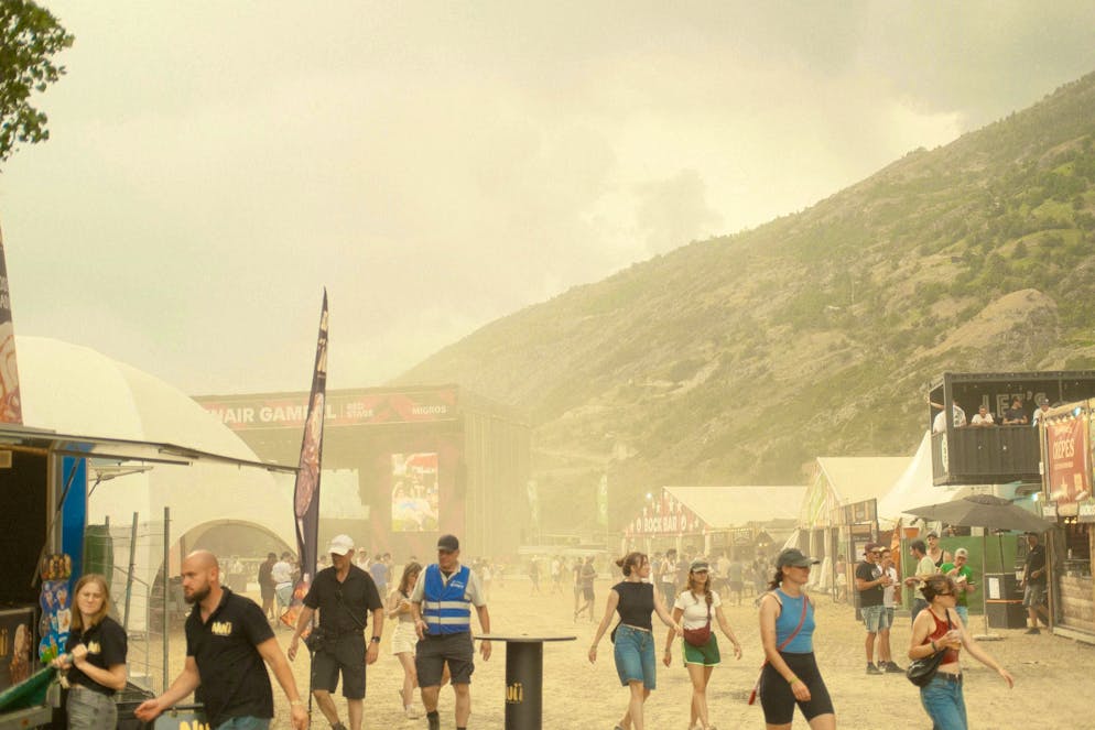 Hello Sahara, a sandstorm is blowing over the area.