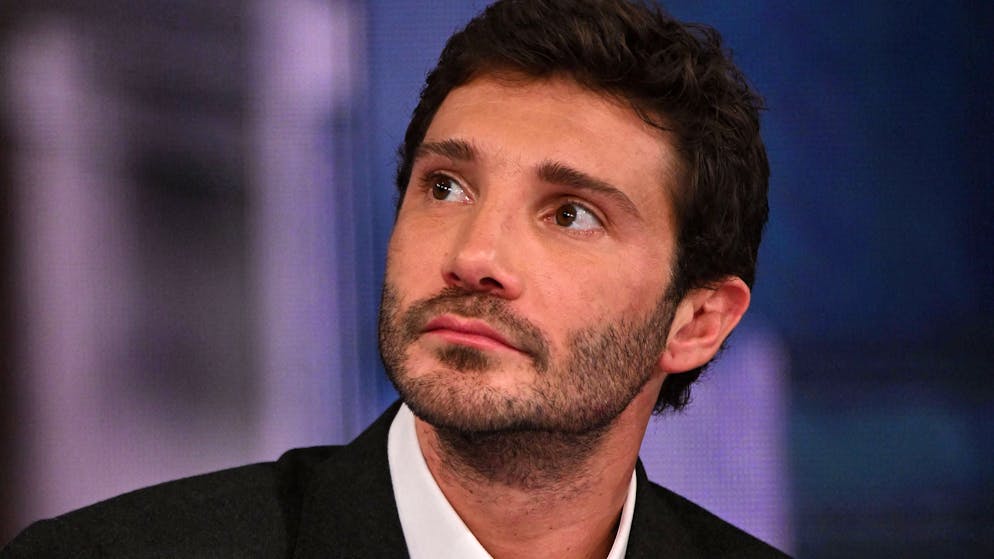 Violazione della privacy. Hackerate le telecamere della casa di Stefano De Martino e fidanzata: diffusi video privati