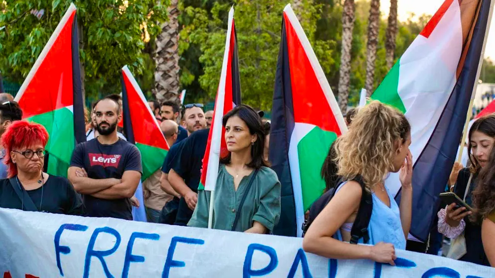 Demonstration against an Israeli cruise ship in Piraeus. Photo: Socrates Baltagiannis/dpa