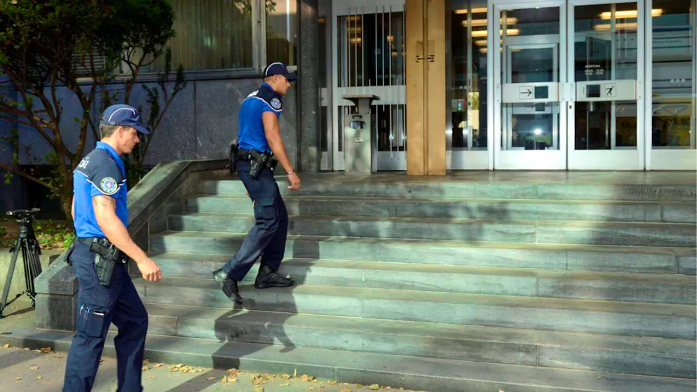 Am Tessiner Kantonsstrafgericht in Lugano hat am Donnerstag ein Prozess gegen einen Priester begonnen. Der Mann soll sexuelle Handlungen mit vier Minderjährigen und fünf Volljährigen vollzogen haben. (Archivbild)