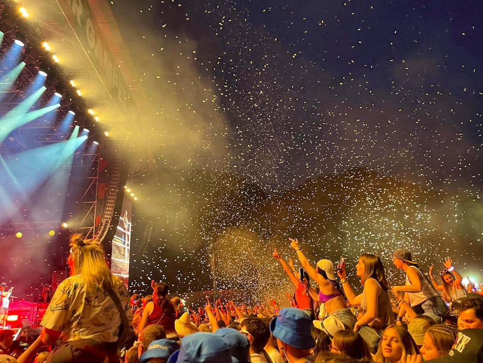 Confetti as far as the eye can see: Finch creates a great atmosphere.