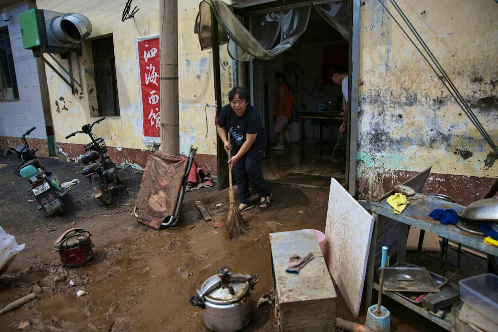 The chaos after the flood was immense.