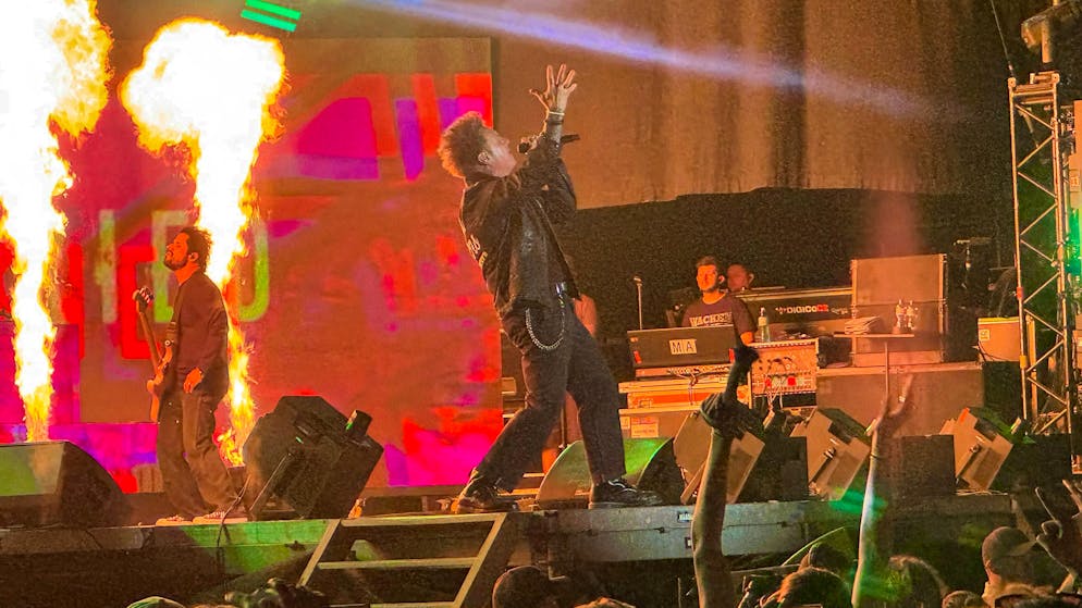 The metal survivors who are still thrilling the crowds after almost a quarter of a century: Papa Roach from the USA.