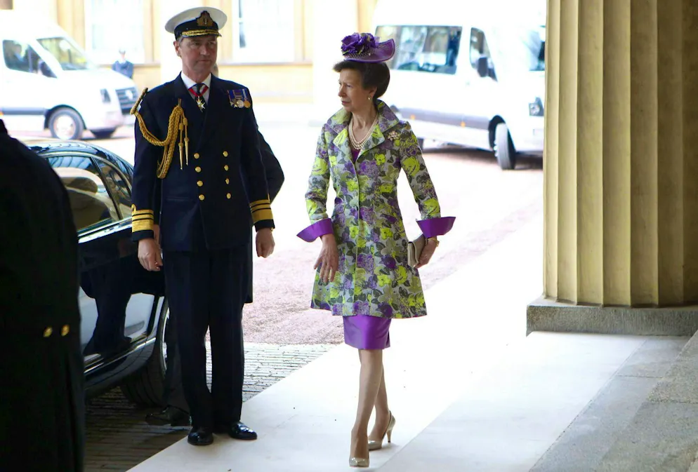 La principessa Anna: l'anti-trendsetter per eccellenza. Aprile 2011: l'abito più stravagante della sua carriera... Doveva essere un matrimonio, quello di William e Kate, ovviamente!