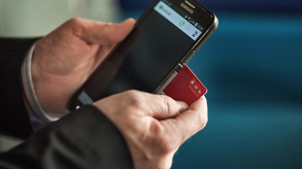 Defective connecting door. 2nd class travelers are stuck in 1st class - SBB charge extra