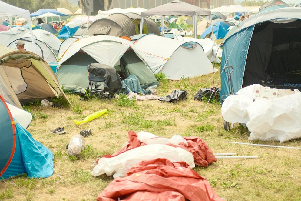 Ist ja auch nicht besonders comfy: Zeltplatz-Trash nach gestern Nacht.