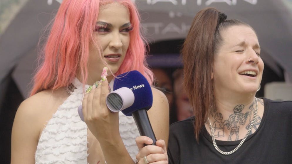 Over 35 degrees at Openair Gampel. Hot and getting hotter - how fans are creatively defying the heat