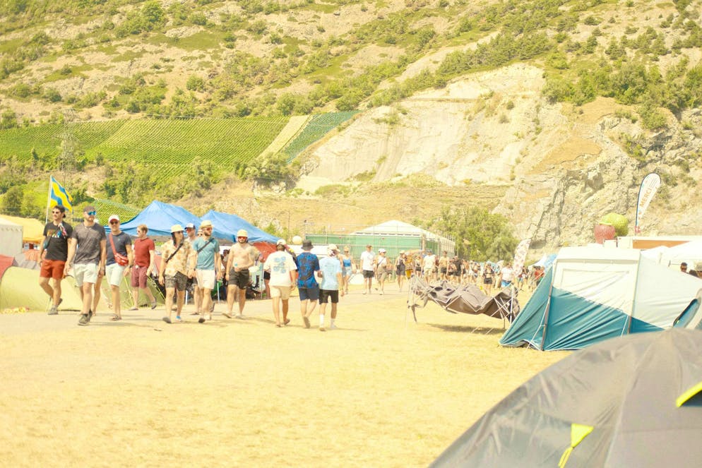 Despite the hangover after the party night, many are bravely on their way to the new acts today.