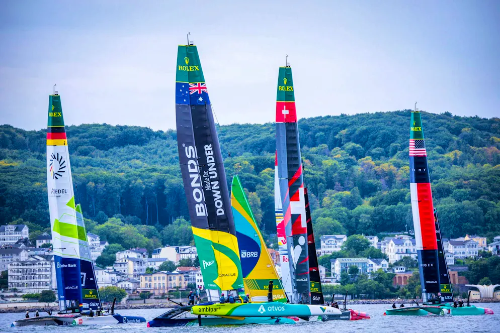 Mecklenburg-Vorpommern, Sassnitz: Racing boats head for a turning point in front of the old town of Sassnitz during a first training run on the Baltic Sea.