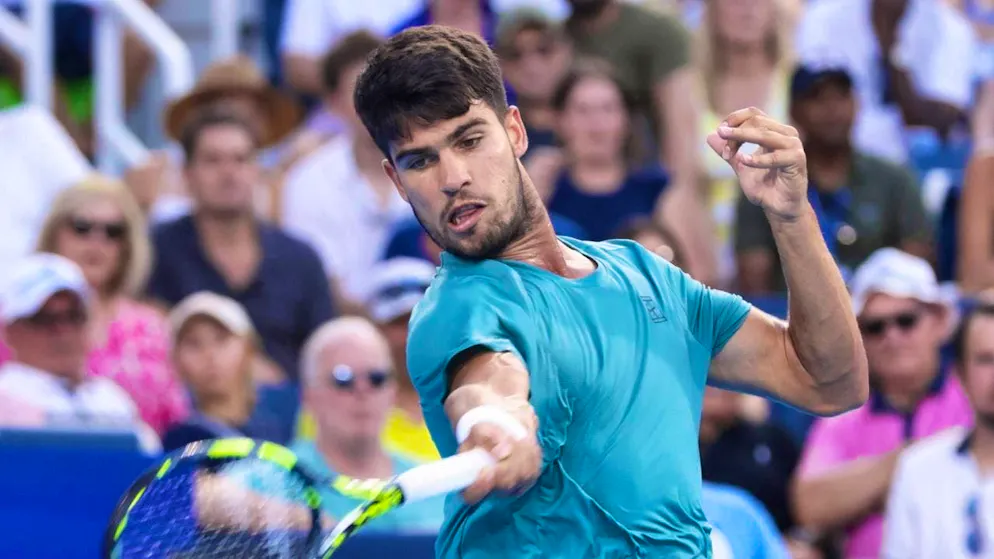 Carlos Alcaraz reaches the final for the seventh time in a row.