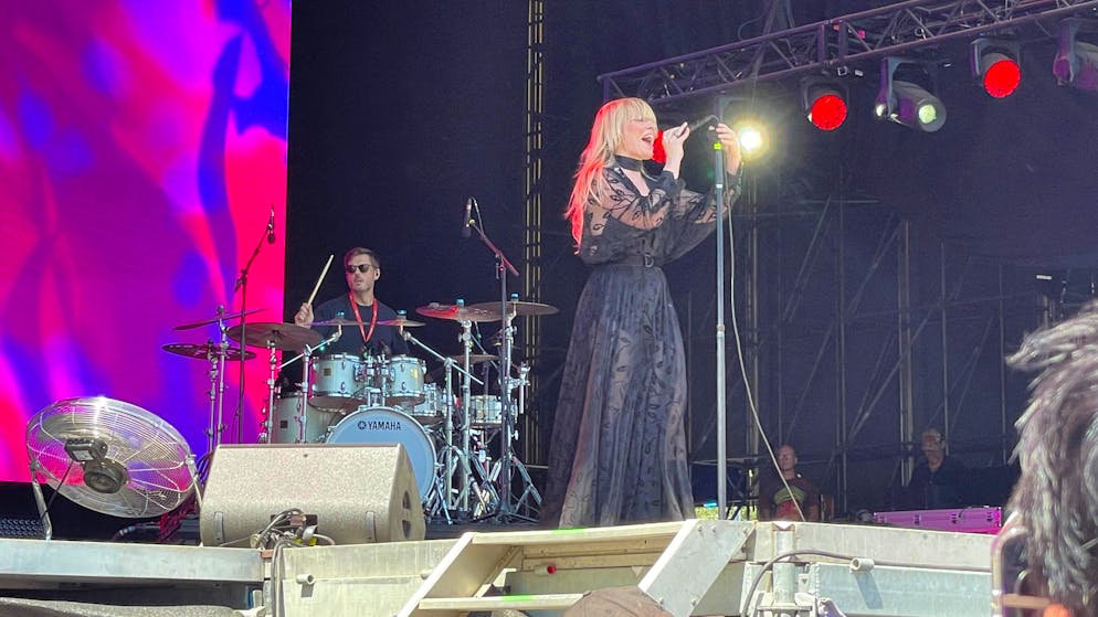 Natasha Bedingfield zeigt ihr Können.