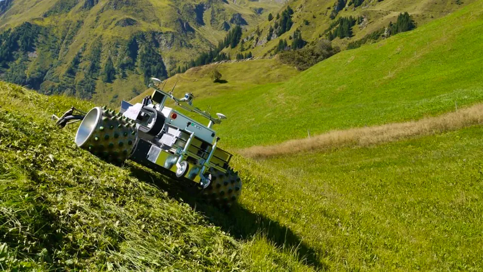 Il robot "amea" ha lo scopo di alleggerire il lavoro fisicamente impegnativo degli agricoltori sui terreni scoscesi, ridurre l'impatto ambientale e funzionare in modo autonomo.