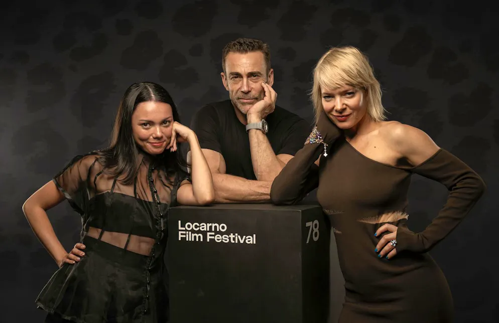«Deathstalker» festeggia la sua première al Locarno Film Festival. Daniel Bernhardt («Matrix Reloaded») con le co-protagoniste di «Deathstalker»: Hristina Orjalo nel ruolo di Brisbayne (a sinistra) e Nina Bergman in quello di Grendel.