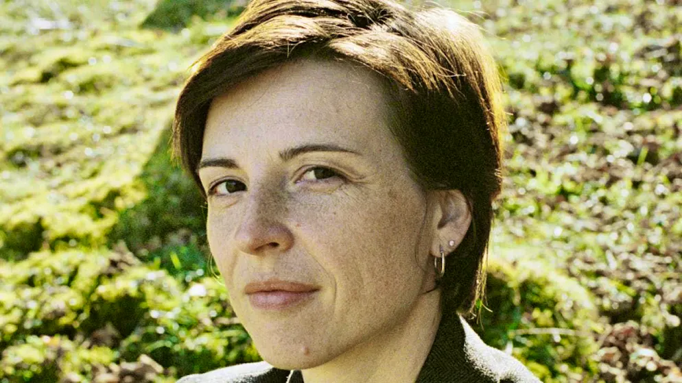 Dorothee Elmiger's new novel "Die Holländerinnen" takes us into the jungle as a highly symbolic place of helplessness and violence. In its complexity, it also poses questions about our crisis-ridden present - and what writing can do about it.