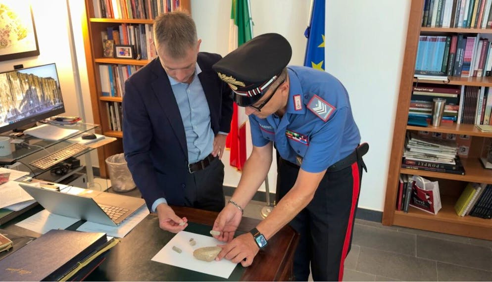 Un turista scozzese è stato beccato mentre rubava dei reperti archeologici dal sito di Pompei.