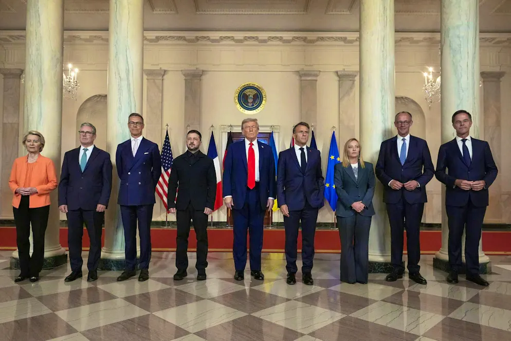 European Commission President Ursula von der Leyen, British Prime Minister Keir Starmer, Finnish President Alexander Stubb, Ukrainian President Volodymyr Selenskyj, US President Donald Trump, French President Emmanuel Macron, Italian Prime Minister Giorgia Meloni, German Chancellor Friedrich Merz and NATO Secretary General Mark Rutte (from left to right).